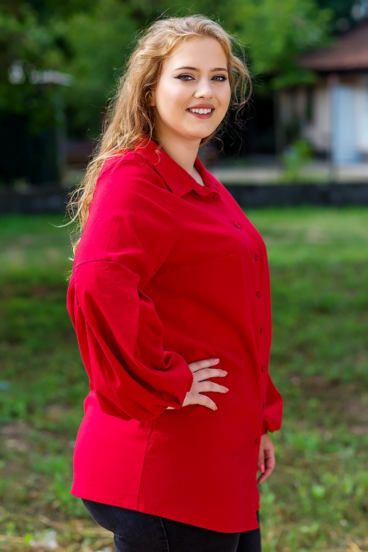 Макси дамска риза от еластичен плат с оригинален ръкав (червен)